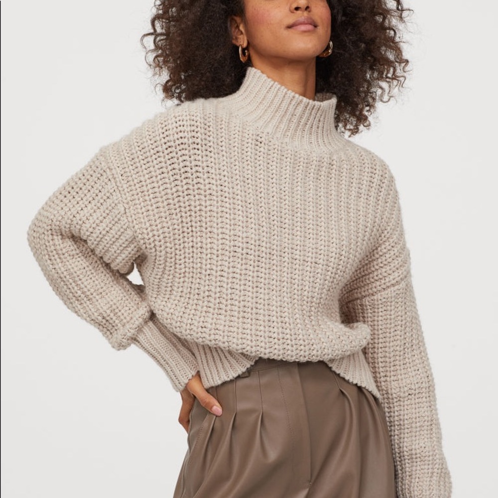 H&M- CREAM/BEIGE CHUNKY KNIT SWEATER